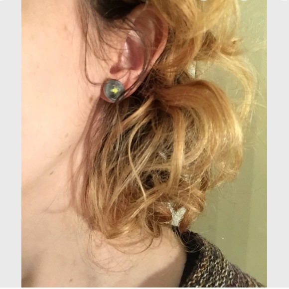 Threaded Button Earrings - Picture 2 of 3